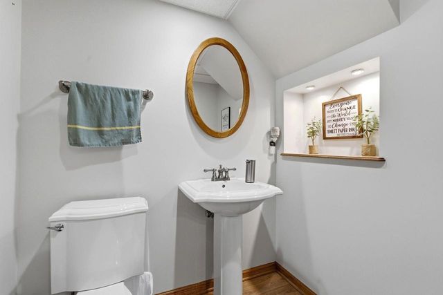 1907 Fieldcrest LANE, Waukesha, WI 53186