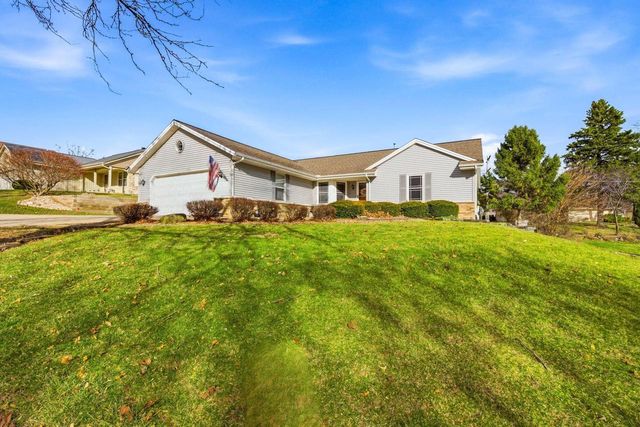 1907 Fieldcrest LANE, Waukesha, WI 53186