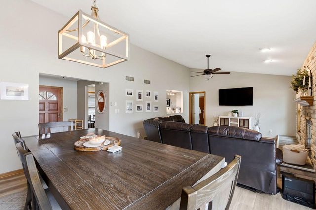 1907 Fieldcrest LANE, Waukesha, WI 53186