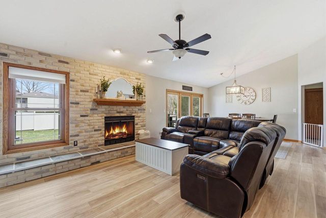 1907 Fieldcrest LANE, Waukesha, WI 53186