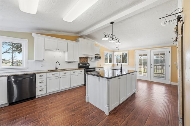 1050 Stadium Drive, Joshua, TX 76058