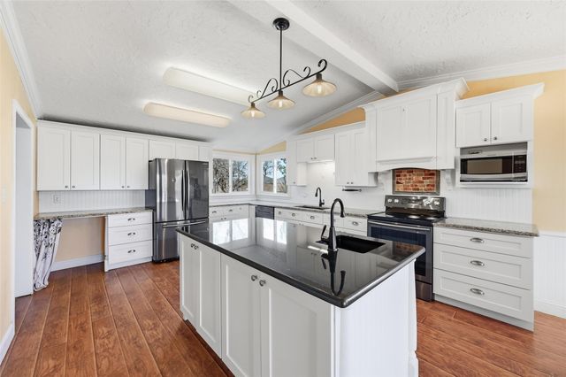 1050 Stadium Drive, Joshua, TX 76058