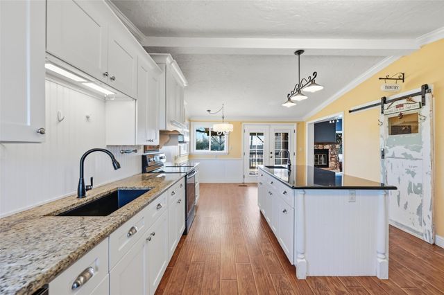 1050 Stadium Drive, Joshua, TX 76058