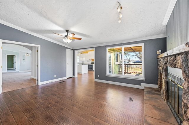 1050 Stadium Drive, Joshua, TX 76058