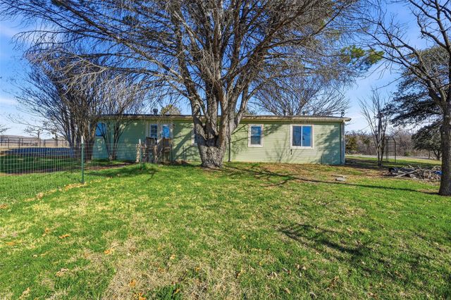 1050 Stadium Drive, Joshua, TX 76058