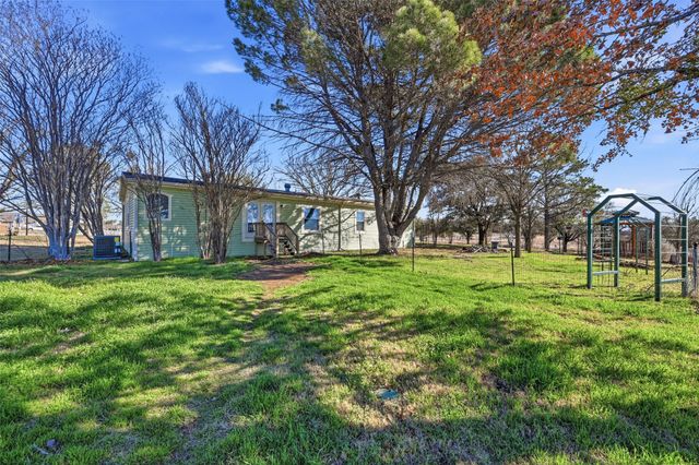 1050 Stadium Drive, Joshua, TX 76058