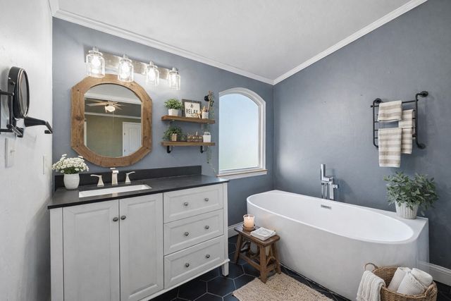 1050 Stadium Drive, Joshua, TX 76058