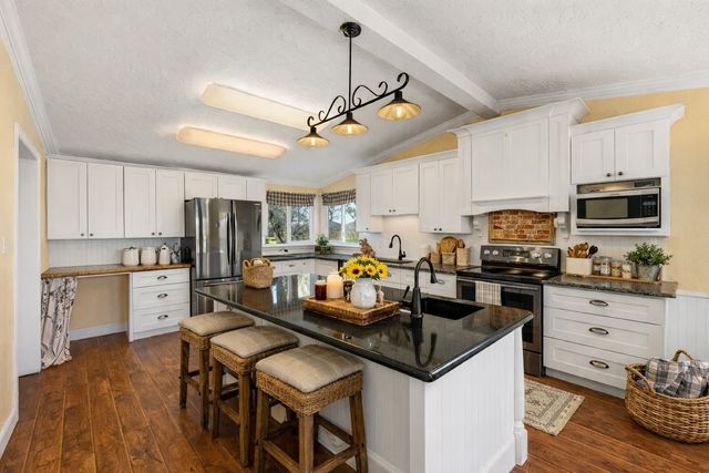 1050 Stadium Drive, Joshua, TX 76058