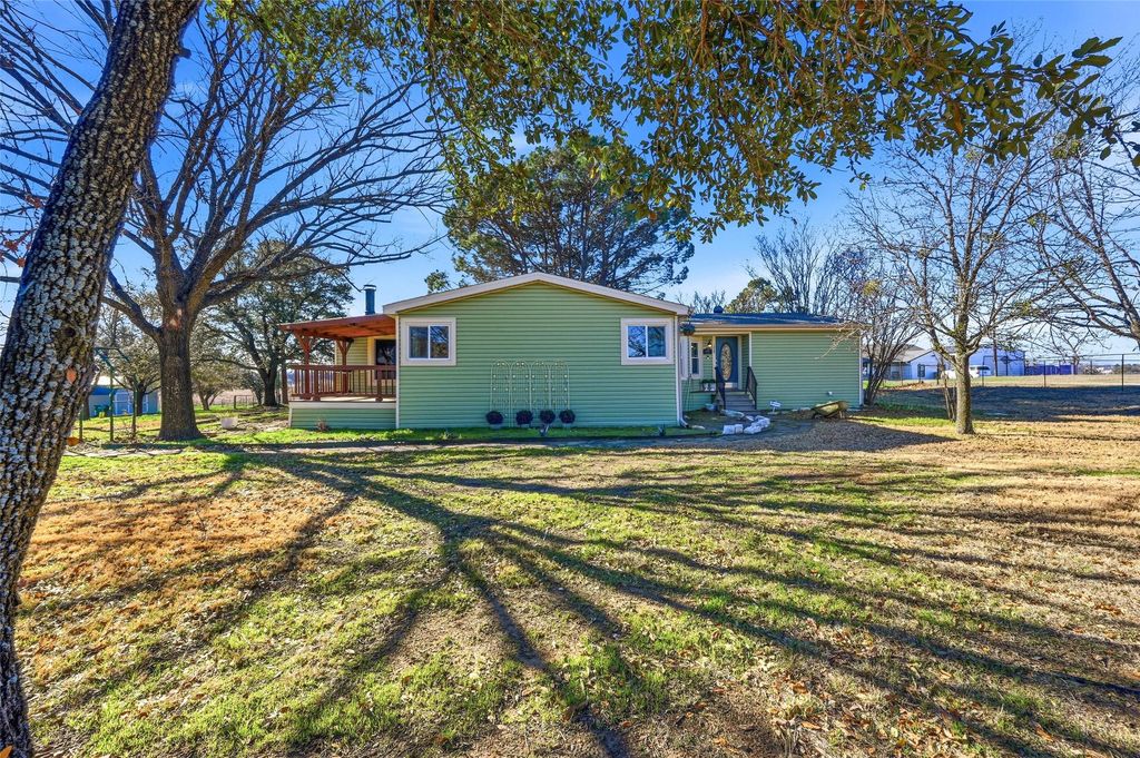 1050 Stadium Drive, Joshua, TX 76058