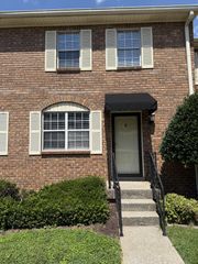185 Thistle Ln, Hermitage, TN 37076