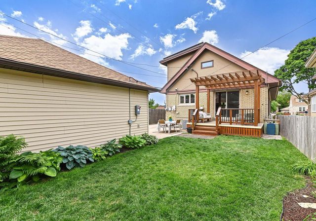 2320 N 62nd STREET, Wauwatosa, WI 53213