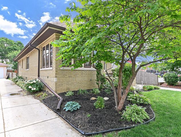 2320 N 62nd STREET, Wauwatosa, WI 53213