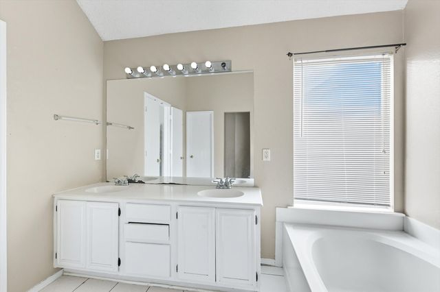 807 Lake Bridge Drive, Lake Dallas, TX 75065