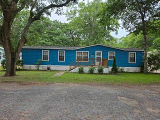 494 Clubhouse Dr., Garden City Beach, SC 29576