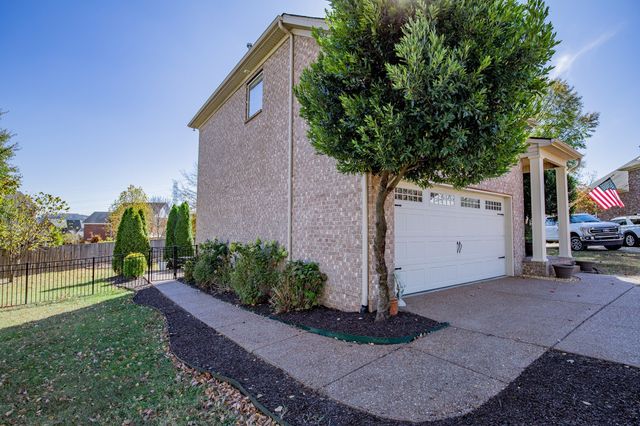 105 Porter Ct, Hendersonville, TN 37075
