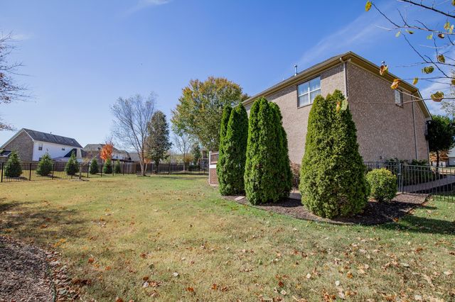 105 Porter Ct, Hendersonville, TN 37075