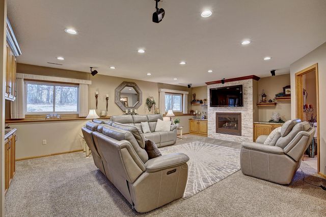 9113 Colorado Avenue N, Brooklyn Park, MN 55443