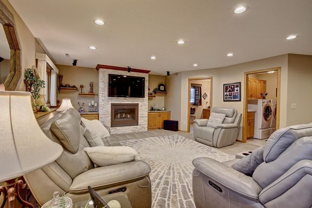 9113 Colorado Avenue N, Brooklyn Park, MN 55443