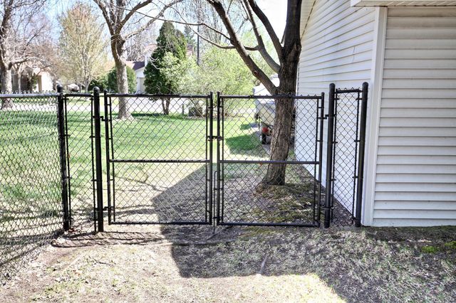 9113 Colorado Avenue N, Brooklyn Park, MN 55443