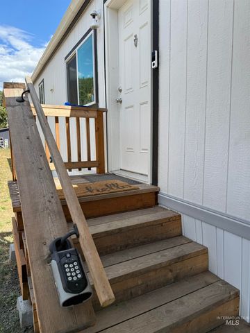 10 Kamloop Lane, Orofino, ID 83544