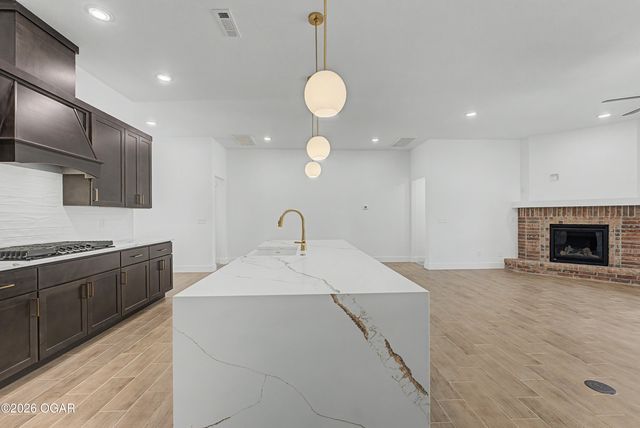 907 Silver Oaks Drive, Carl Junction, MO 64834