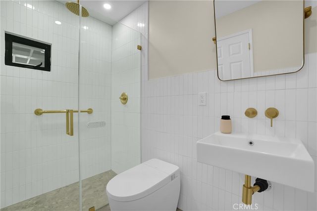 20202 Tajauta Avenue, Carson, CA 90746