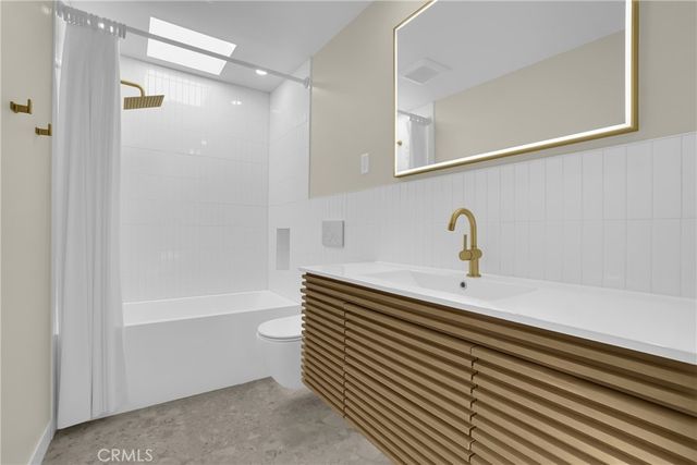 20202 Tajauta Avenue, Carson, CA 90746