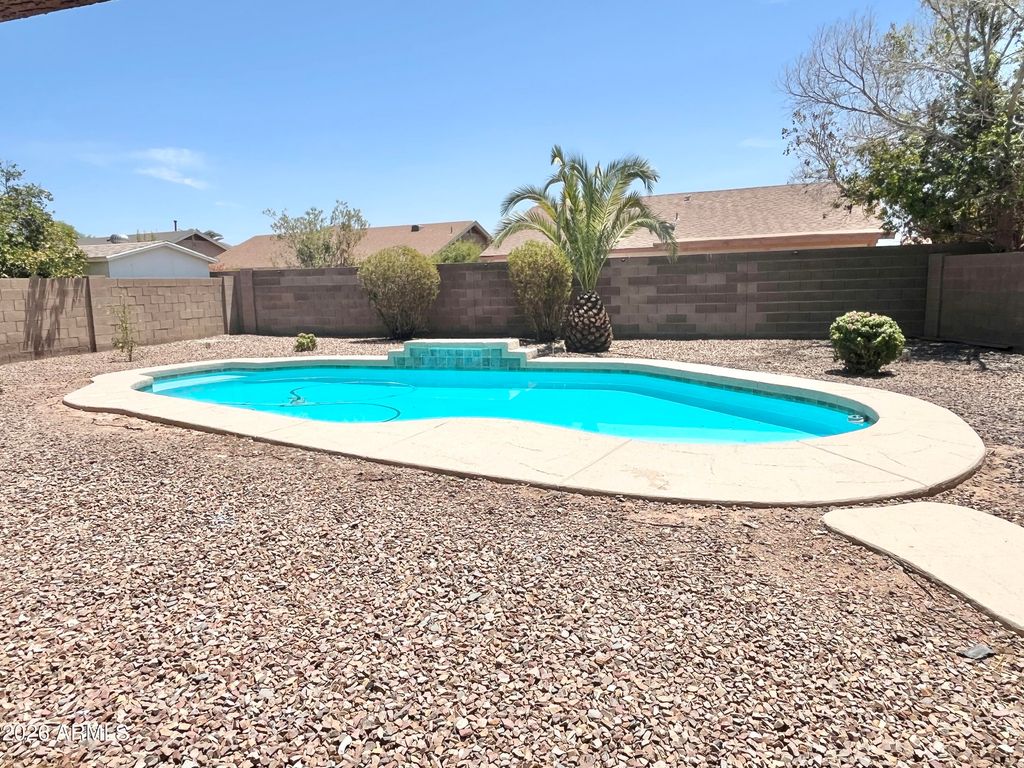 8565 W DENTON Lane, Glendale, AZ 85305 — photo 5