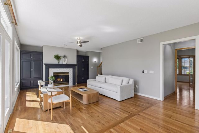 8940 Highview Lane, Woodbury, MN 55125