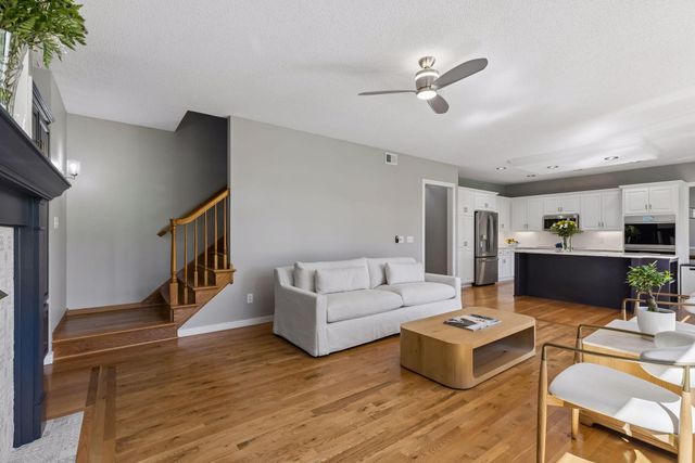 8940 Highview Lane, Woodbury, MN 55125