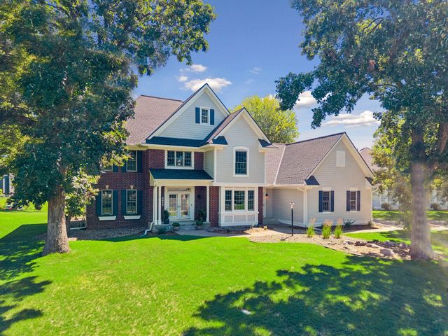 8940 Highview Lane, Woodbury, MN 55125