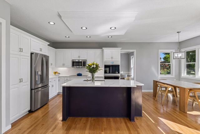 8940 Highview Lane, Woodbury, MN 55125