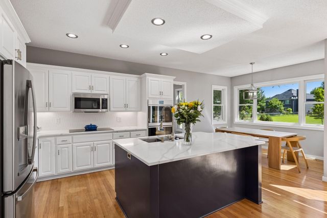 8940 Highview Lane, Woodbury, MN 55125