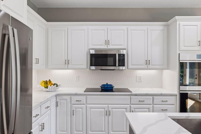 8940 Highview Lane, Woodbury, MN 55125