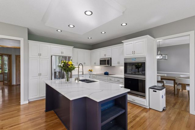 8940 Highview Lane, Woodbury, MN 55125