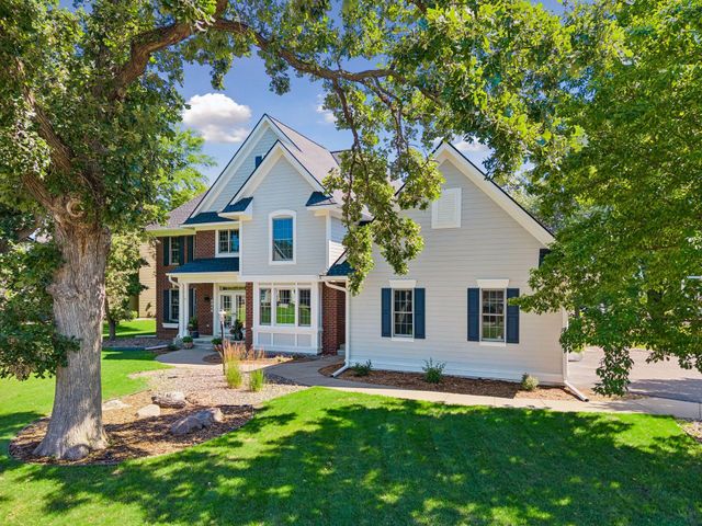 8940 Highview Lane, Woodbury, MN 55125