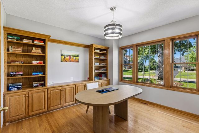 8940 Highview Lane, Woodbury, MN 55125