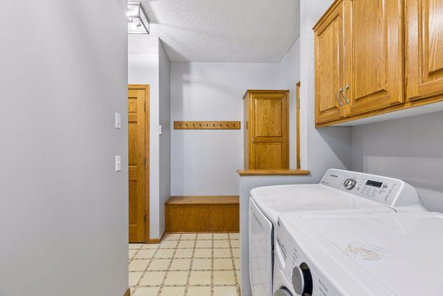 8940 Highview Lane, Woodbury, MN 55125
