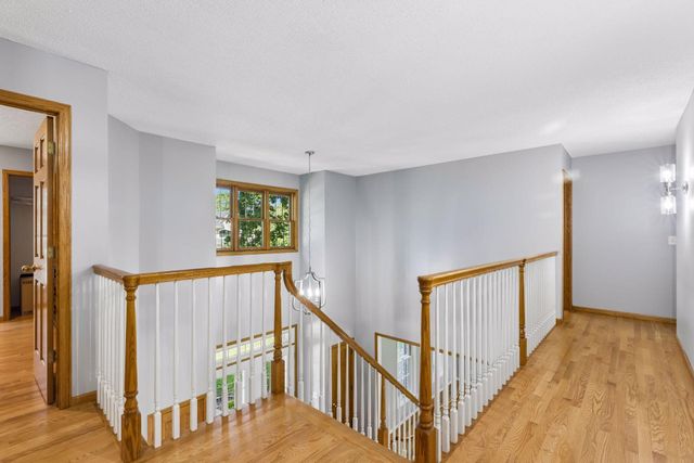 8940 Highview Lane, Woodbury, MN 55125
