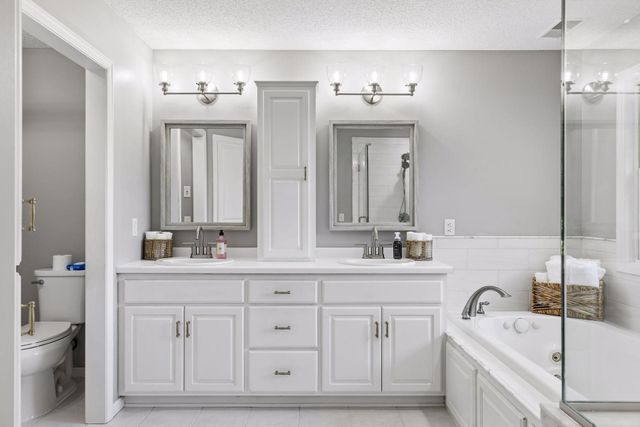 8940 Highview Lane, Woodbury, MN 55125