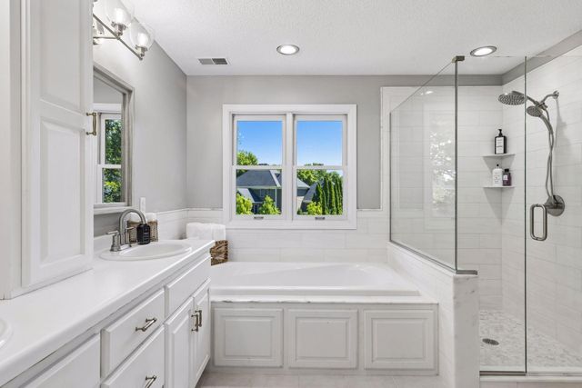 8940 Highview Lane, Woodbury, MN 55125