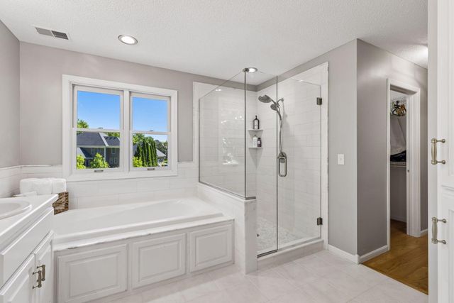 8940 Highview Lane, Woodbury, MN 55125