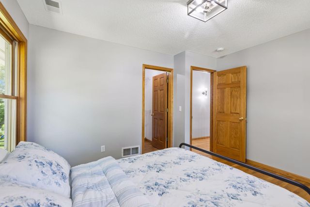8940 Highview Lane, Woodbury, MN 55125