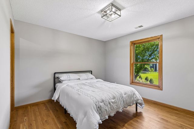 8940 Highview Lane, Woodbury, MN 55125