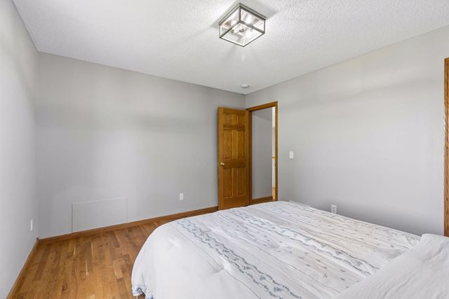 8940 Highview Lane, Woodbury, MN 55125