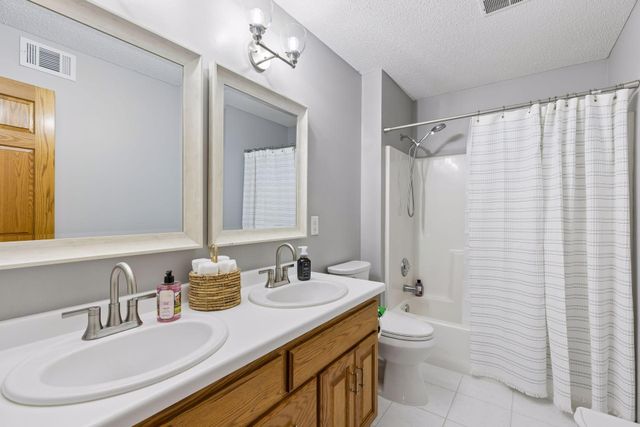 8940 Highview Lane, Woodbury, MN 55125