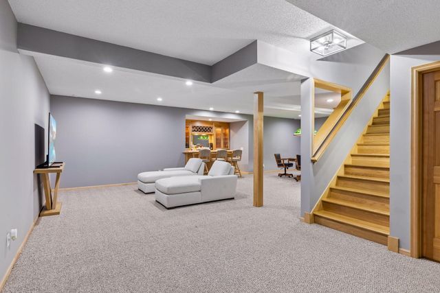 8940 Highview Lane, Woodbury, MN 55125