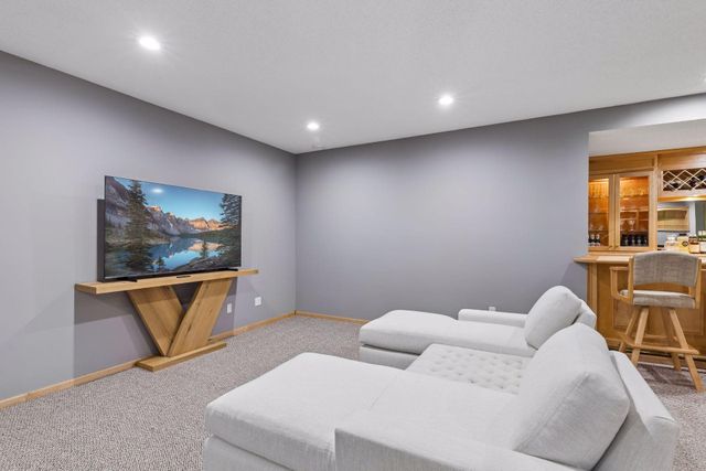 8940 Highview Lane, Woodbury, MN 55125