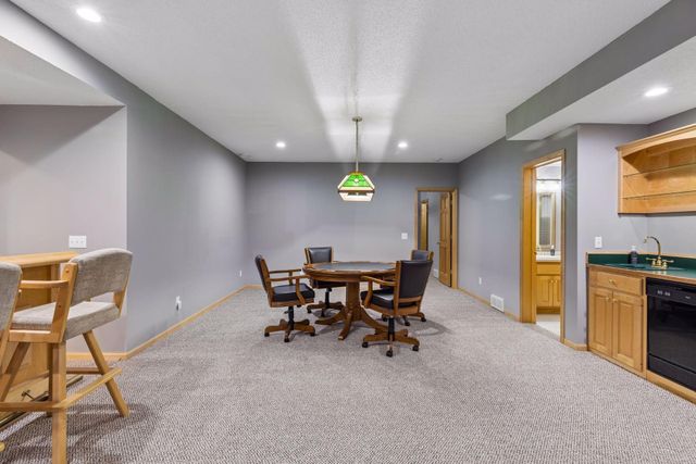 8940 Highview Lane, Woodbury, MN 55125