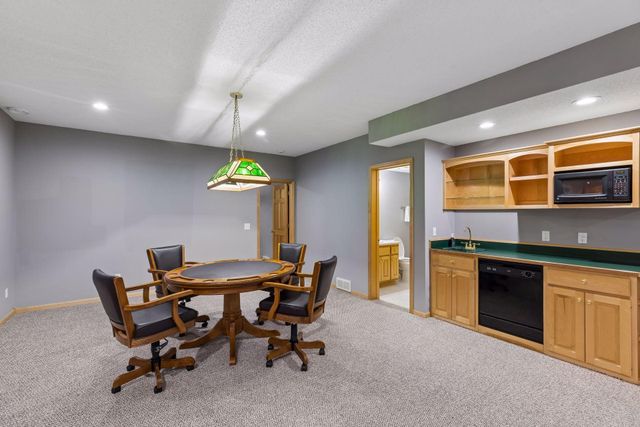 8940 Highview Lane, Woodbury, MN 55125